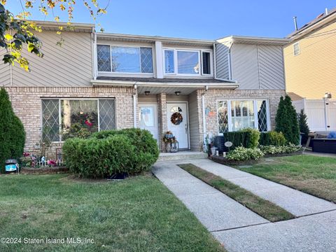 Photo of 84 Macon Avenue, Staten Island, NY 10312 (MLS # 2405659)