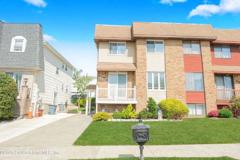 Photo of 397 Elvin Street, Staten Island, NY 10314 (MLS # 2502507)