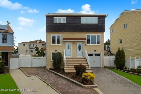 Photo of 197 Crossfield Avenue, Staten Island, NY 10312 (MLS # 2602292)
