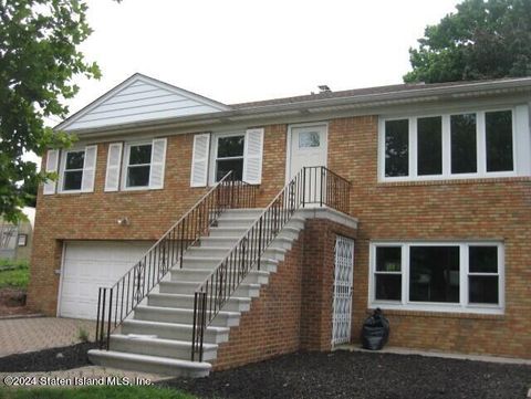 Photo of 540 Steuben Street, Staten Island, NY 10305 (MLS # 2404560)