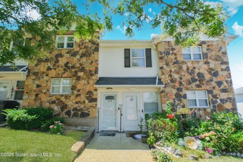 Photo of 546 Buchanan Avenue #B, Staten Island, NY 10314 (MLS # 2504297)