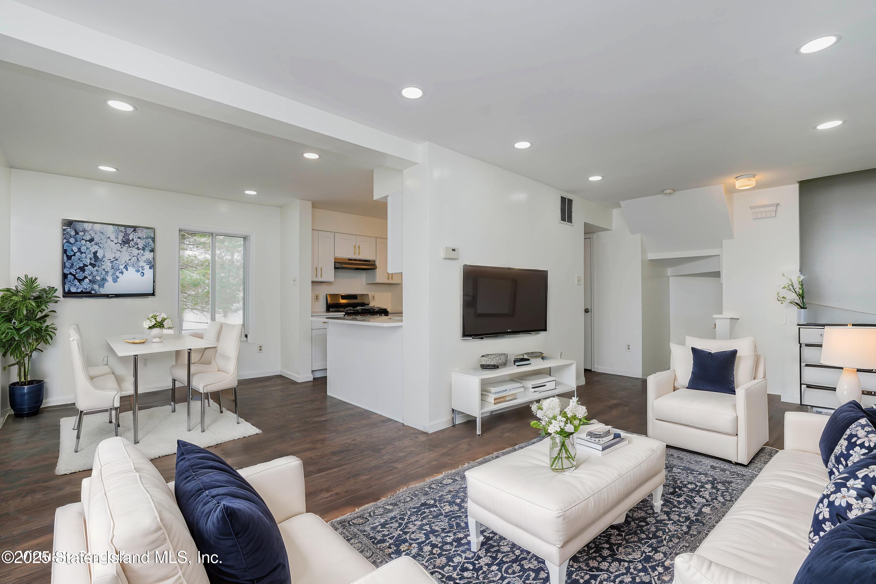 51 Emily Lane, Staten Island, New York image 6