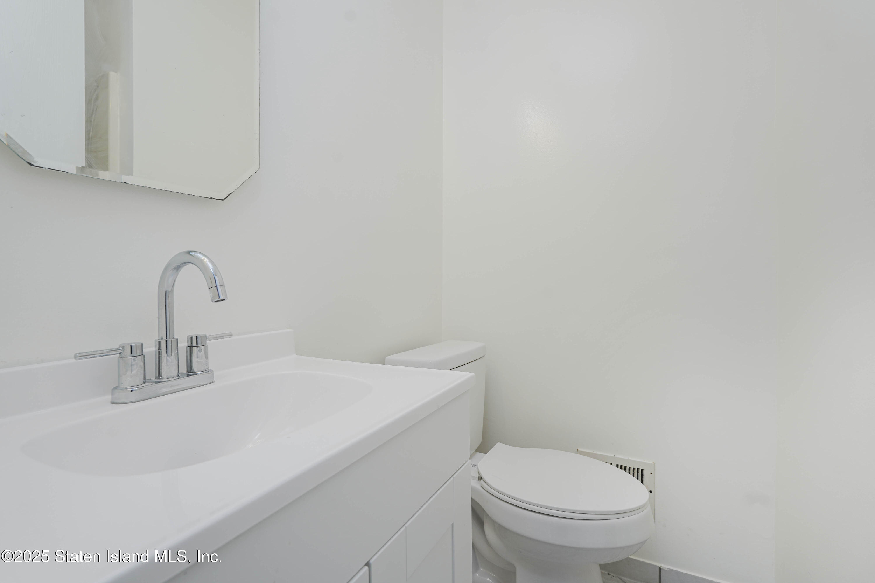 51 Emily Lane, Staten Island, New York image 16