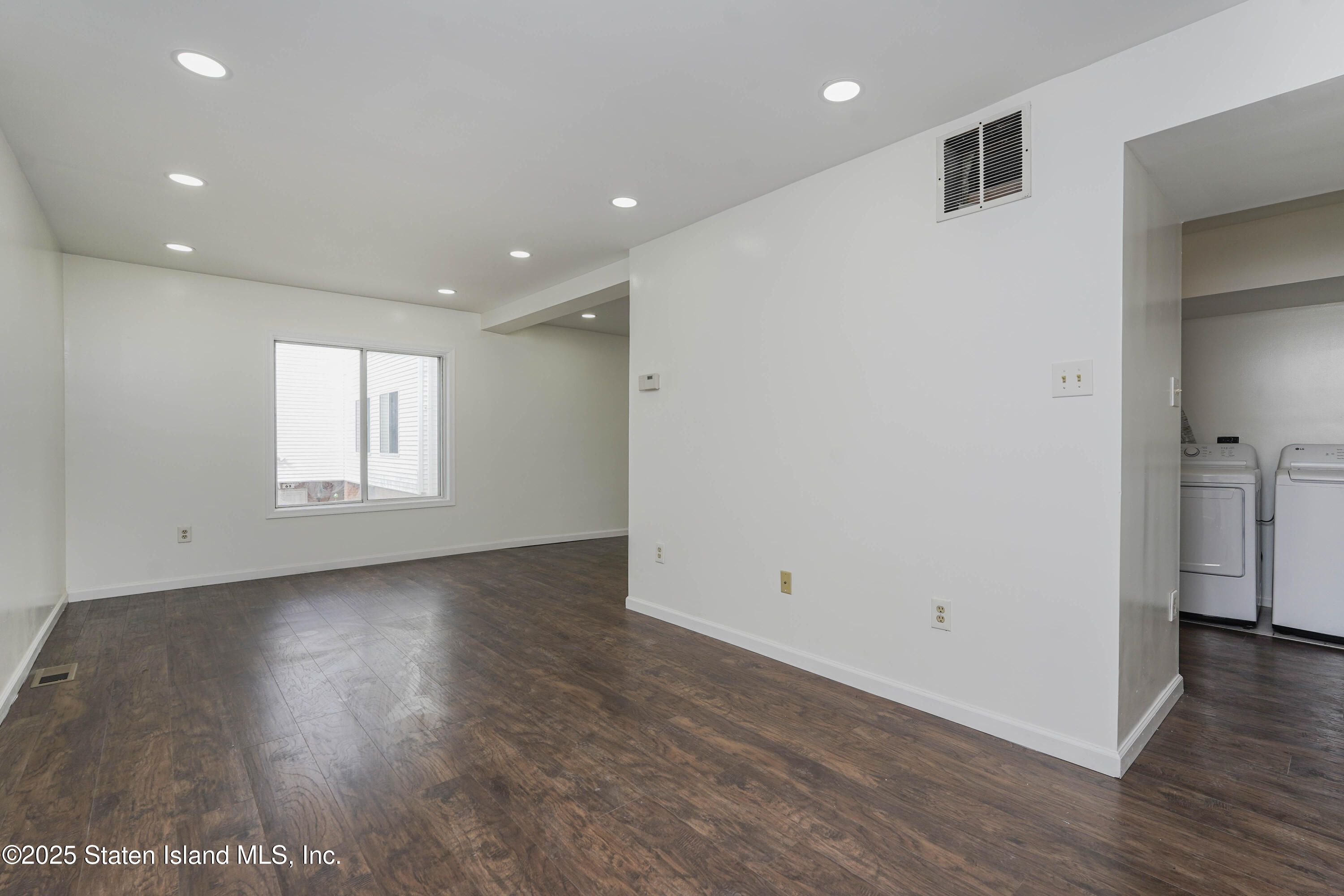 51 Emily Lane, Staten Island, New York image 19