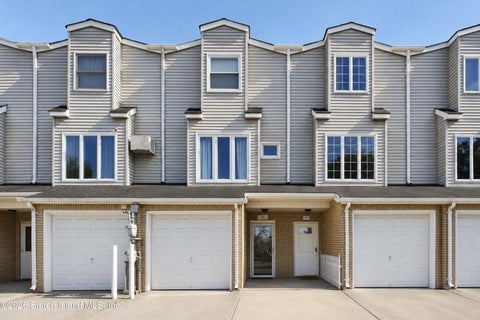Townhouse For Sale - 44 Girard Street<br/> Staten Island, NY 10307