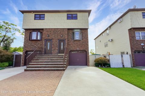 Photo of 133 Brook Avenue, Staten Island, NY 10306 (MLS # 1164423)