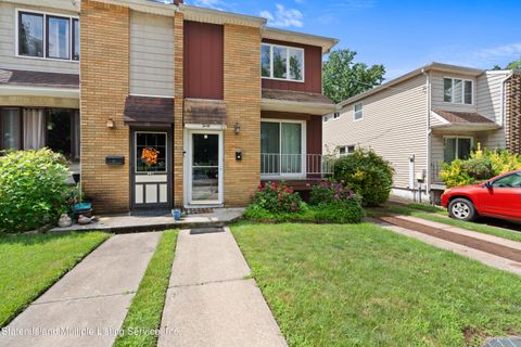 Photo of 40 Kirshon Avenue, Staten Island, NY 10314 (MLS # 1163318)