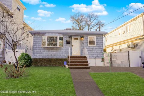 Photo of 70 Kell Avenue, Staten Island, NY 10314 (MLS # 2500384)