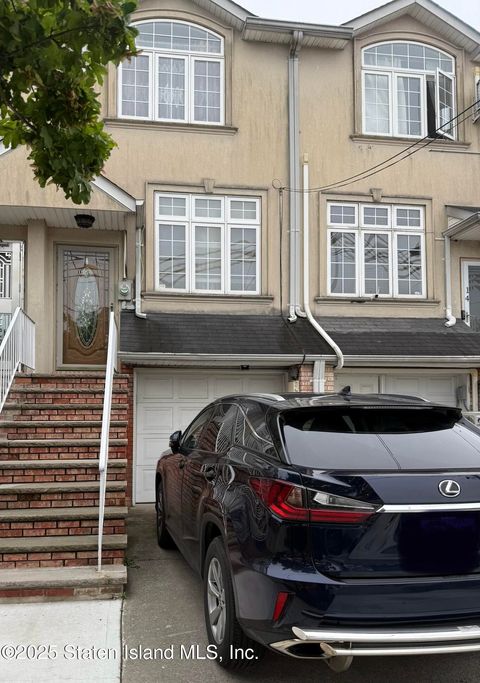 Photo of 12 Quincy Avenue, Staten Island, NY 10305 (MLS # 2503534)