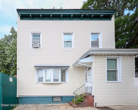 Photo of 11 Quinn Street, Staten Island, NY 10304 (MLS # 1160435)