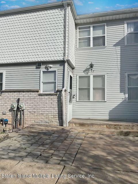 Photo of 148 Lorraine Loop, Staten Island, NY 10309 (MLS # 1165298)