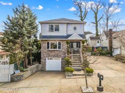 Photo of 66 Petrus Avenue, Staten Island, NY 10312 (MLS # 2401536)