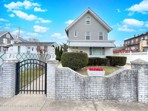 Photo of 173 Taylor Street, Staten Island, NY 10310 (MLS # 2500285)