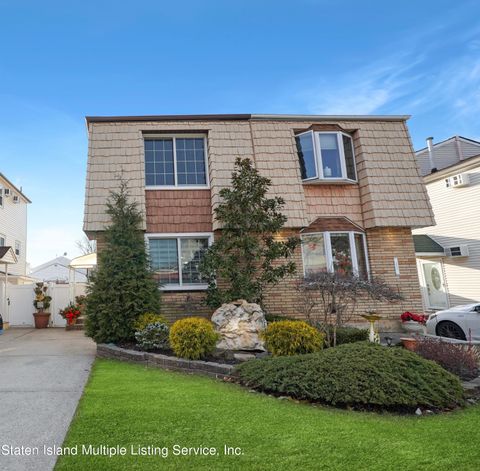 Photo of 44 Loring Avenue, Staten Island, NY 10312 (MLS # 2401077)