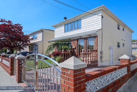 Photo of 421 Bedford Avenue, Staten Island, NY 10306 (MLS # 1161904)