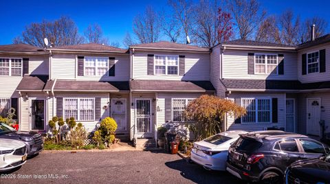 Photo of 103 Mosel Avenue, Staten Island, NY 10304 (MLS # 2601905)