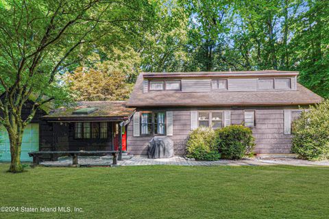 Photo of 200 London Road, Staten Island, NY 10306 (MLS # 2403823)