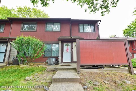 Photo of 23 Belmar Drive E, Staten Island, NY 10314 (MLS # 1162760)
