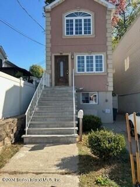 Photo of 49 Roe Street, Staten Island, NY 10310 (MLS # 2405937)