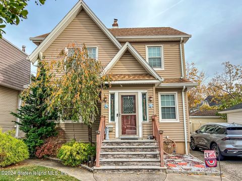 Photo of 21 Arnprior Street, Staten Island, NY 10302 (MLS # 2406341)