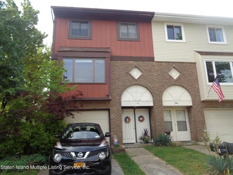 Photo of 194 Balsam Place, Staten Island, NY 10309 (MLS # 1163174)