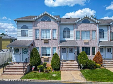 Photo of 15 Yafa Court #15b, Staten Island, NY 10314 (MLS # 2404374)