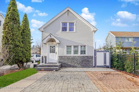 Homes For Sale - 110 Yetman Avenue<br/> Staten Island, NY 10307