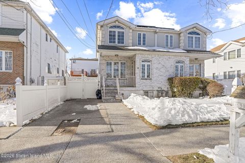 Photo of 53 Weed Avenue, Staten Island, NY 10306 (MLS # 2600784)