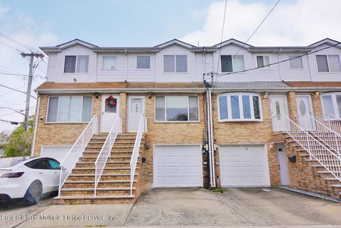 Photo of 192 Cuba Avenue, Staten Island, NY 10306 (MLS # 1161725)