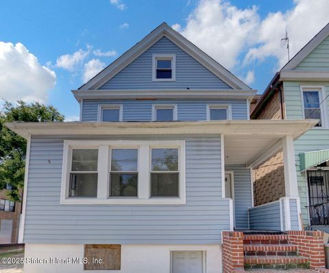 Photo of 58 Laurel Avenue, Staten Island, NY 10304 (MLS # 2503858)