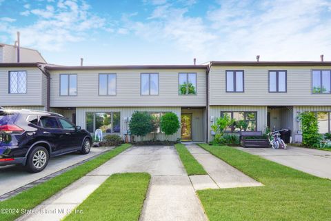 Photo of 946 Patterson Avenue, Staten Island, NY 10306 (MLS # 2403776)