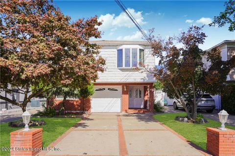 Photo of 43 Signs Road, Staten Island, NY 10314 (MLS # 2405834)
