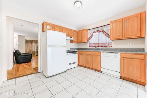 Photo of 508 Jersey Street, Staten Island, NY 10301 (MLS # 2500070)