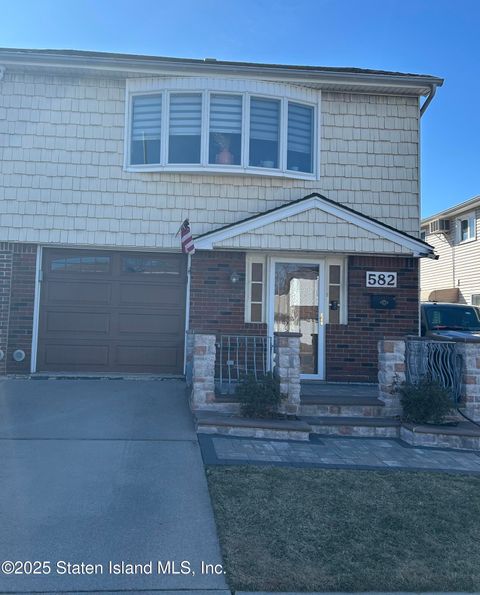 Photo of 582 Armstrong Avenue, Staten Island, NY 10308 (MLS # 2501294)