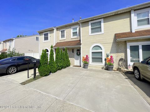 Photo of 42 Adrianne Lane, Staten Island, NY 10303 (MLS # 2404170)