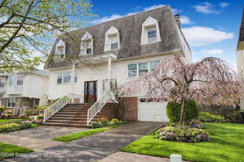 Photo of 131 Kelly Boulevard, Staten Island, NY 10314 (MLS # 2600936)