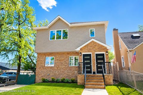 Photo of 376 Ross Avenue, Staten Island, NY 10306 (MLS # 2602553)