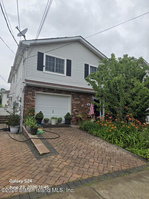 Homes For Sale - 181 Mosely Avenue<br/> Staten Island, NY 10312