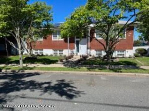 Photo of 197 Craig Avenue, Staten Island, NY 10307 (MLS # 2400376)