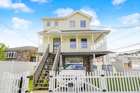 Photo of 138 Boundary Avenue, Staten Island, NY 10306 (MLS # 2505720)
