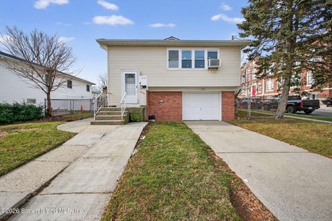 Photo of 3542 Richmond Avenue, Staten Island, NY 10312 (MLS # 2600199)