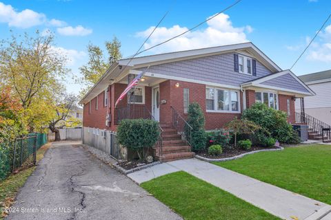 Photo of 44 Mildred Avenue, Staten Island, NY 10314 (MLS # 2500061)
