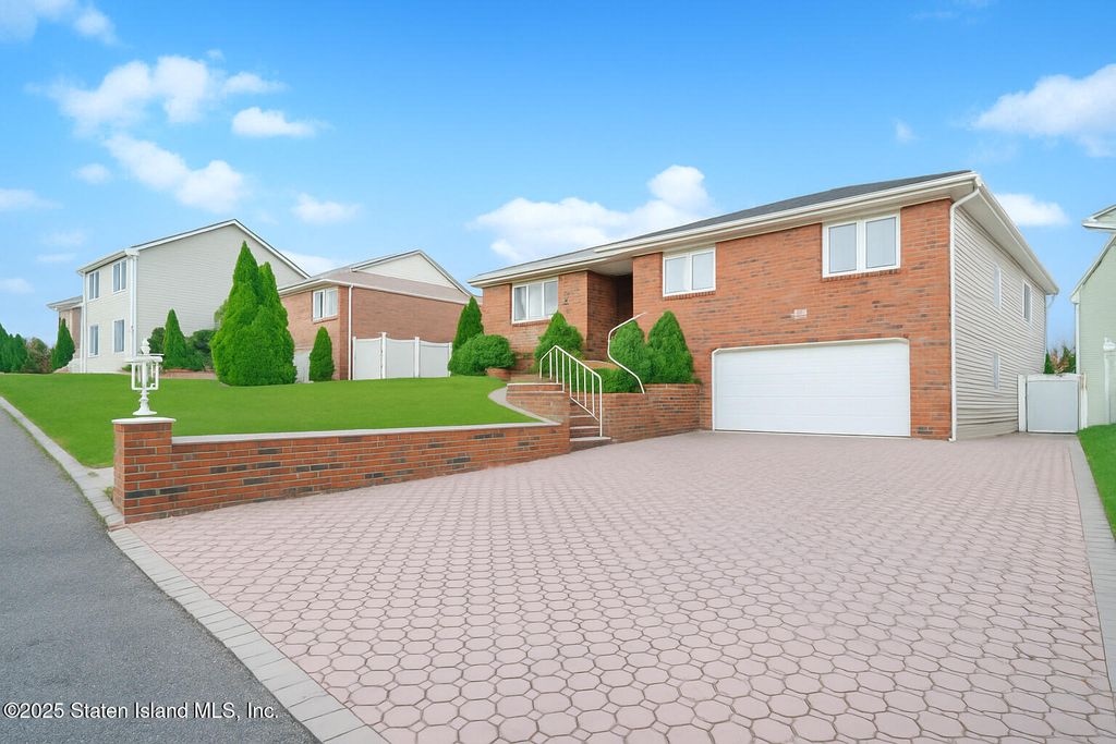 Photo of 41 Witteman Place, Staten Island, NY 10301 (MLS # 2506575)