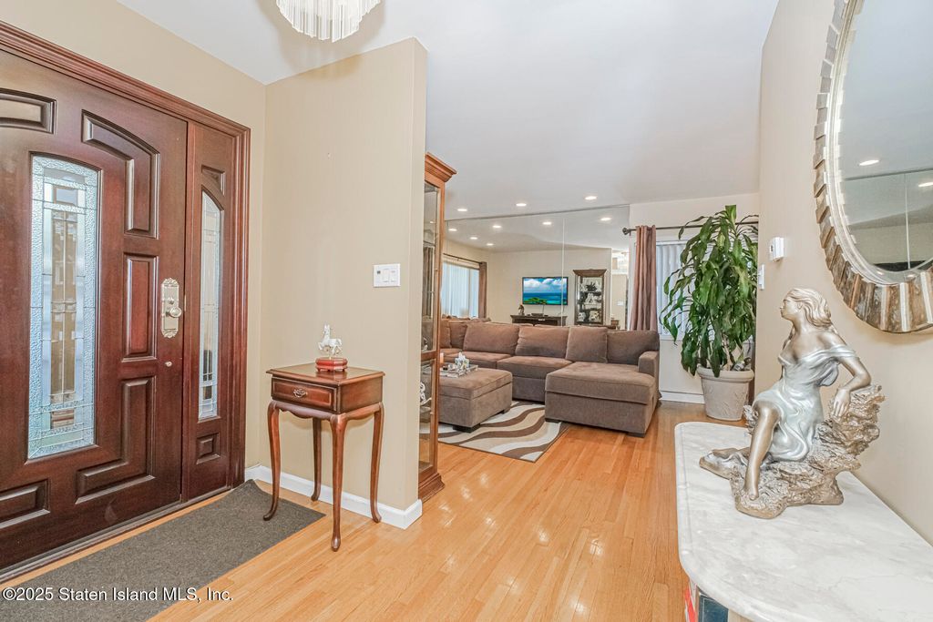 Photo of 41 Witteman Place, Staten Island, NY 10301 (MLS # 2506575)