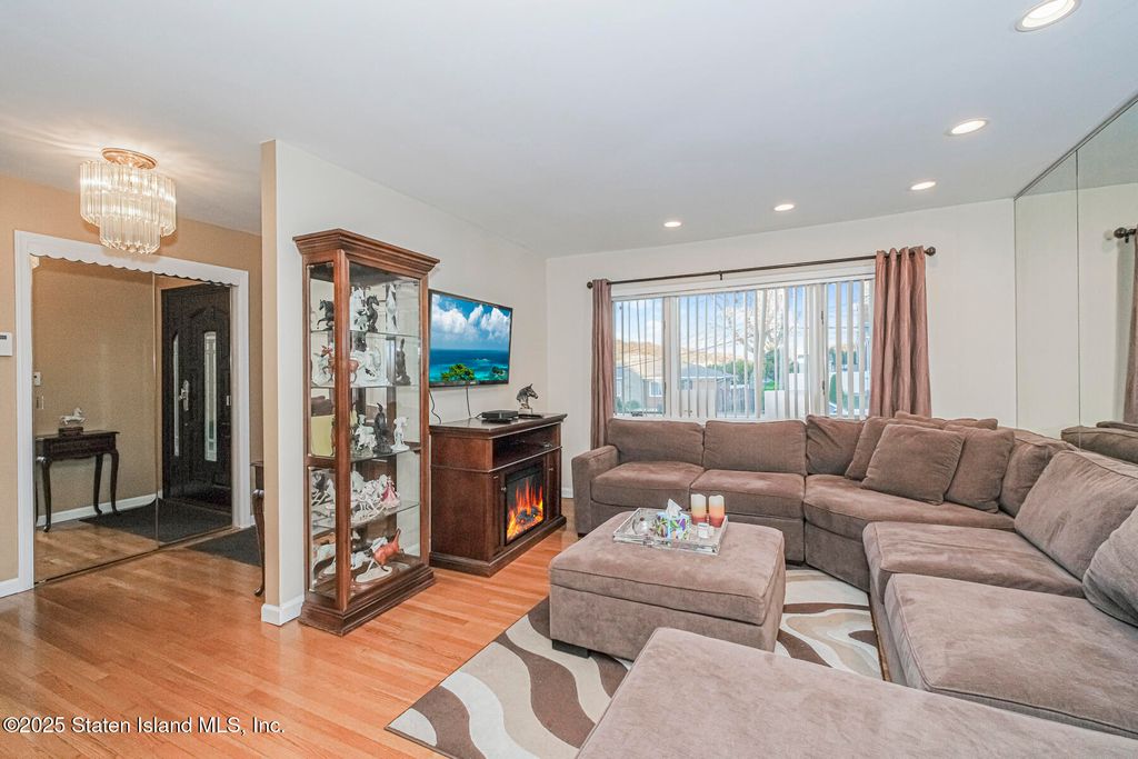 Photo of 41 Witteman Place, Staten Island, NY 10301 (MLS # 2506575)