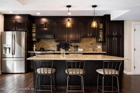 Condo For Sale - 24 Harbour Court<br/> Staten Island, NY 10308
