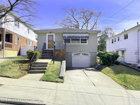 Photo of 36 Sunnyside Terrace, Staten Island, NY 10301 (MLS # 2501449)