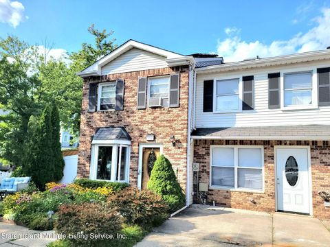 Photo of 117 Blythe Place, Staten Island, NY 10306 (MLS # 1163535)
