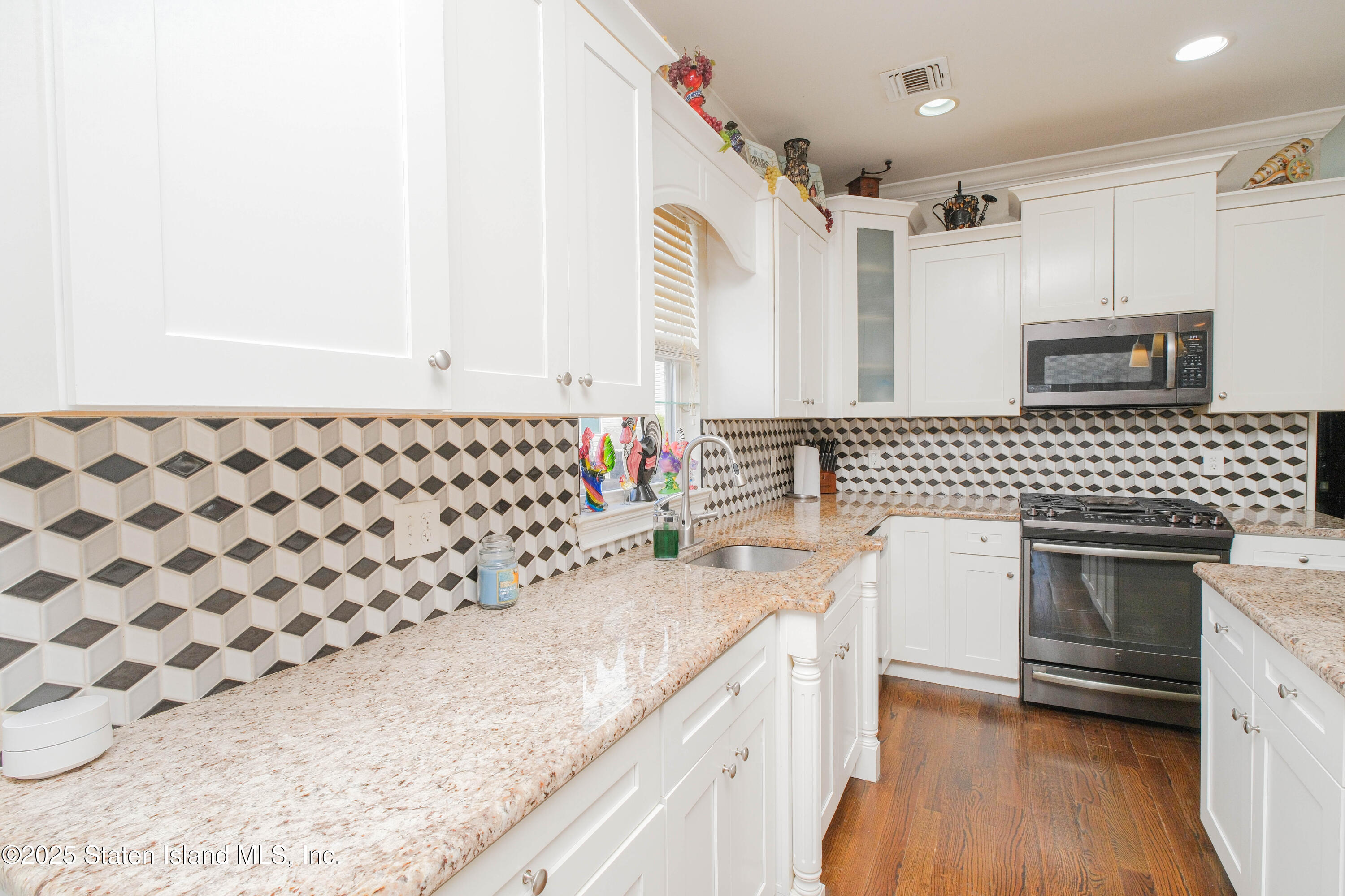 16 Berkshire Lane, Staten Island, New York image 11