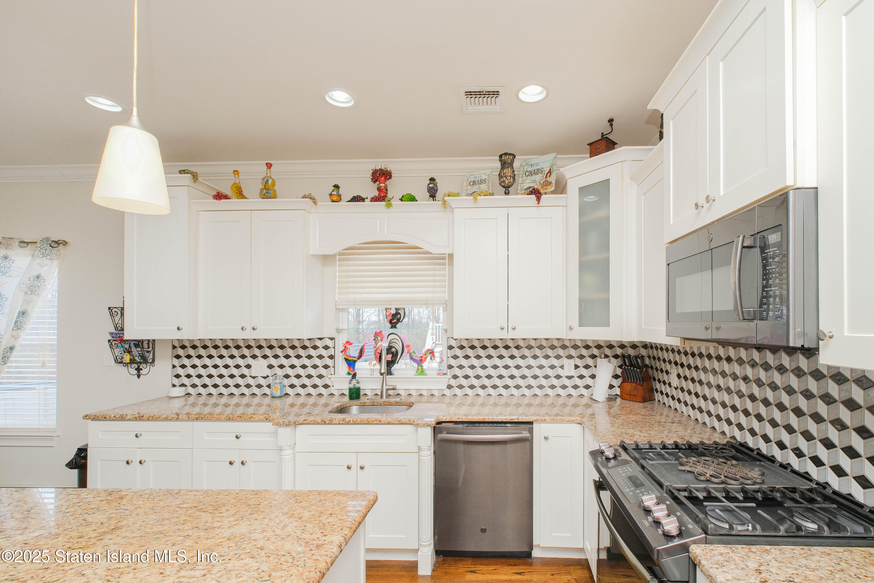 16 Berkshire Lane, Staten Island, New York image 10